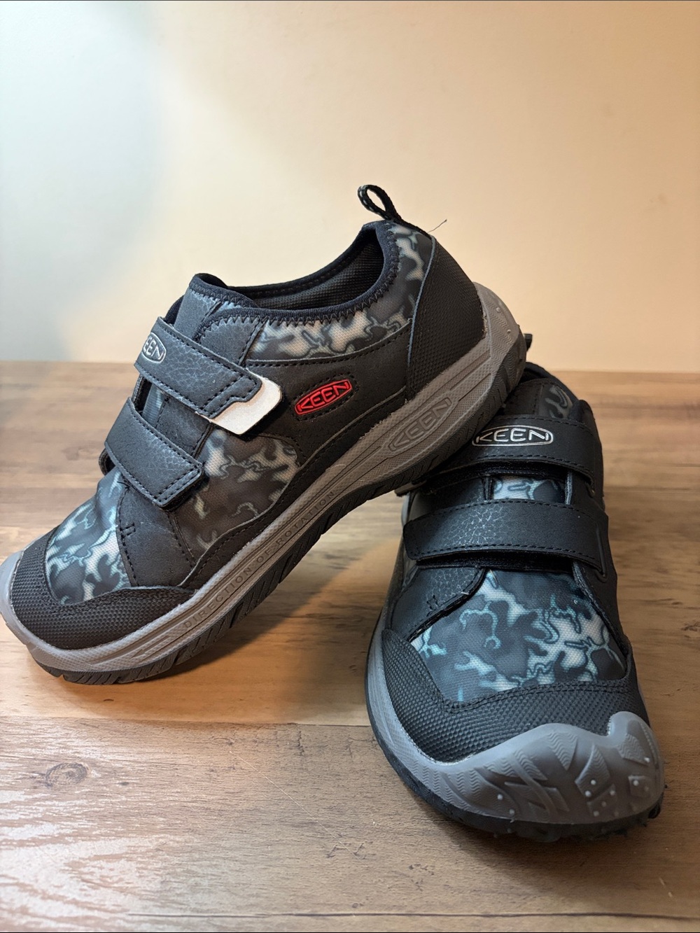 Keen Kids Speed Hound Black/Camo sneakers - size 3